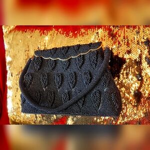 SPEAKEASY - Gorgeous Vintage 1920s (?) Speakeasy Style Hand-Beaded Clasp Purse